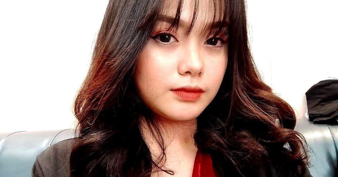 Một cô gái mới đã được thay thế, nhưng thuốc thì vẫn như cũ. Nhiều người đàn ông đang thủ dâm và để lộ mặt, quan hệ bằng miệng ở trên và quan hệ ở dưới...